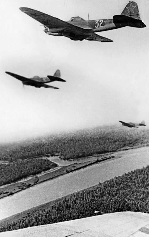 Штурмовики. «Мы взлетали в ад» - i_031.jpg