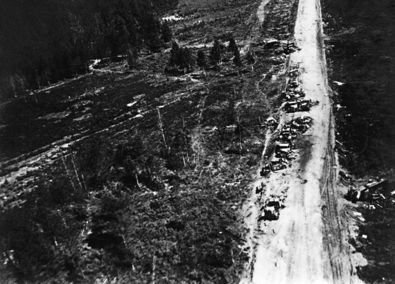 Штурмовики. «Мы взлетали в ад» - i_041.jpg