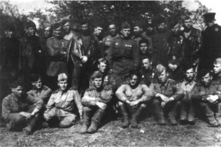 Я дрался с асами люфтваффе. На смену павшим. 1943—1945. - image002.jpg